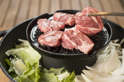 チルド・着日指定便【肩ロース】高級部位焼きラム500g *タレは別売りです